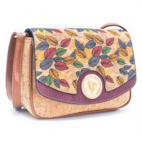 Korková kabelka přes rameno s klopou - fialová s listy